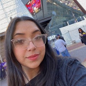 Meet your Posher, Crystal